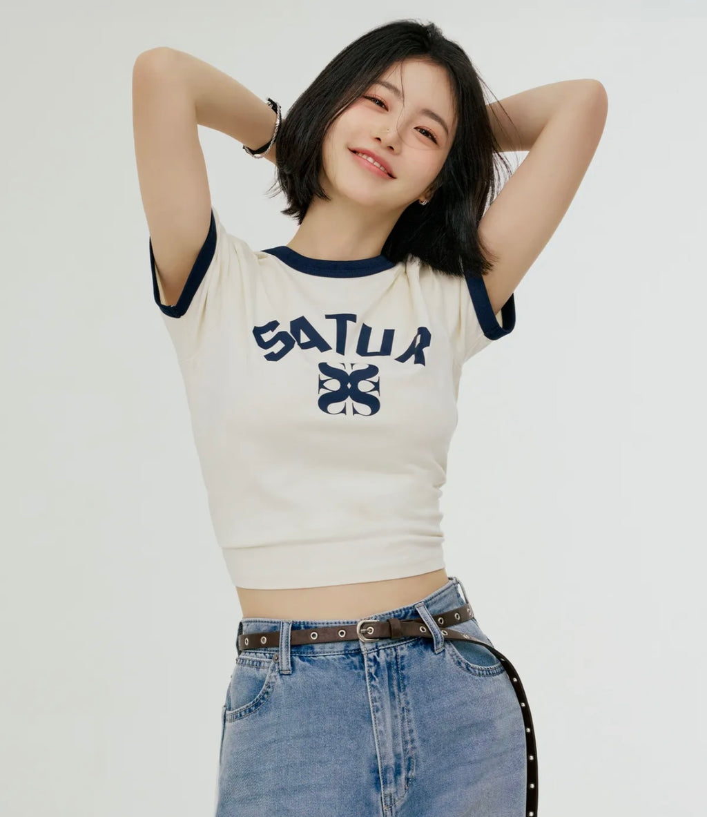 [SATUR] Shin Ye-eun’s PICK (W) Arch Logo Ringer Short Sleeve T-shirt