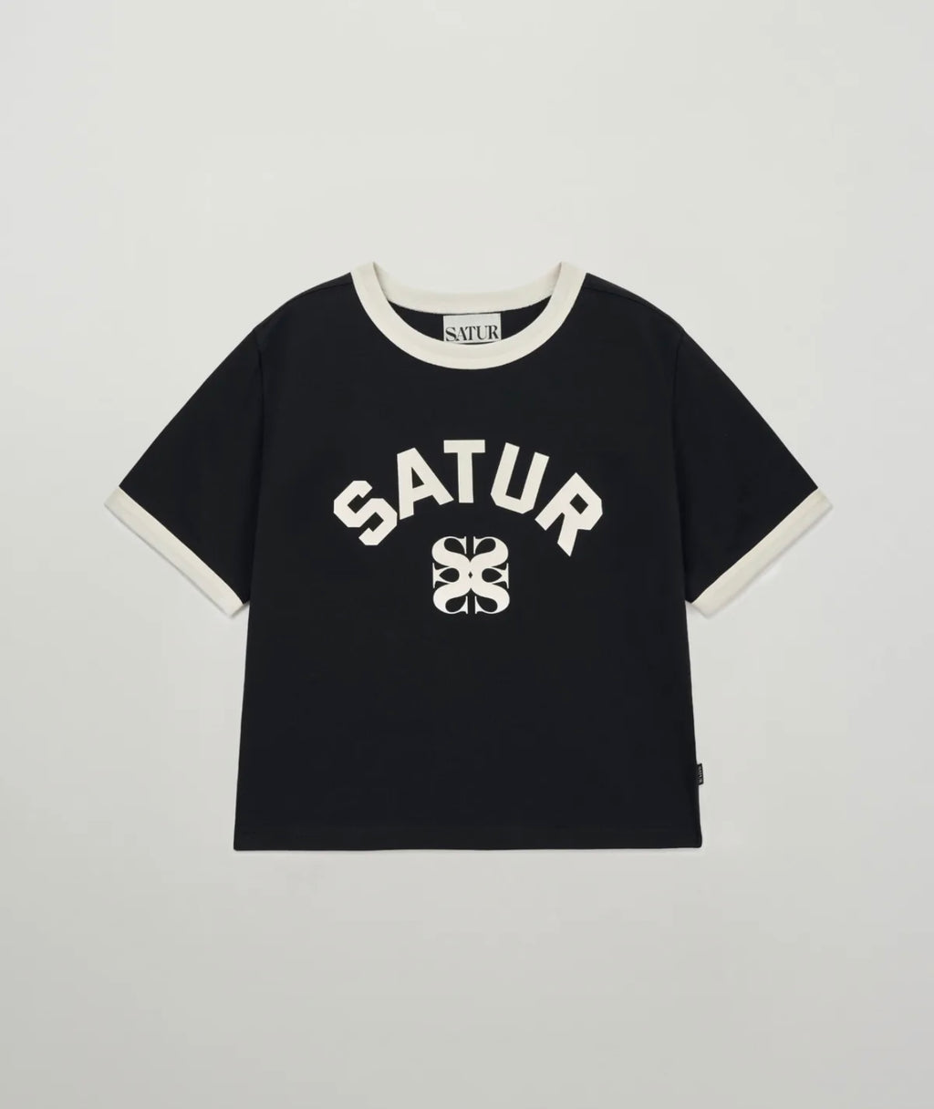 [SATUR] Shin Ye-eun’s PICK (W) Arch Logo Ringer Short Sleeve T-shirt