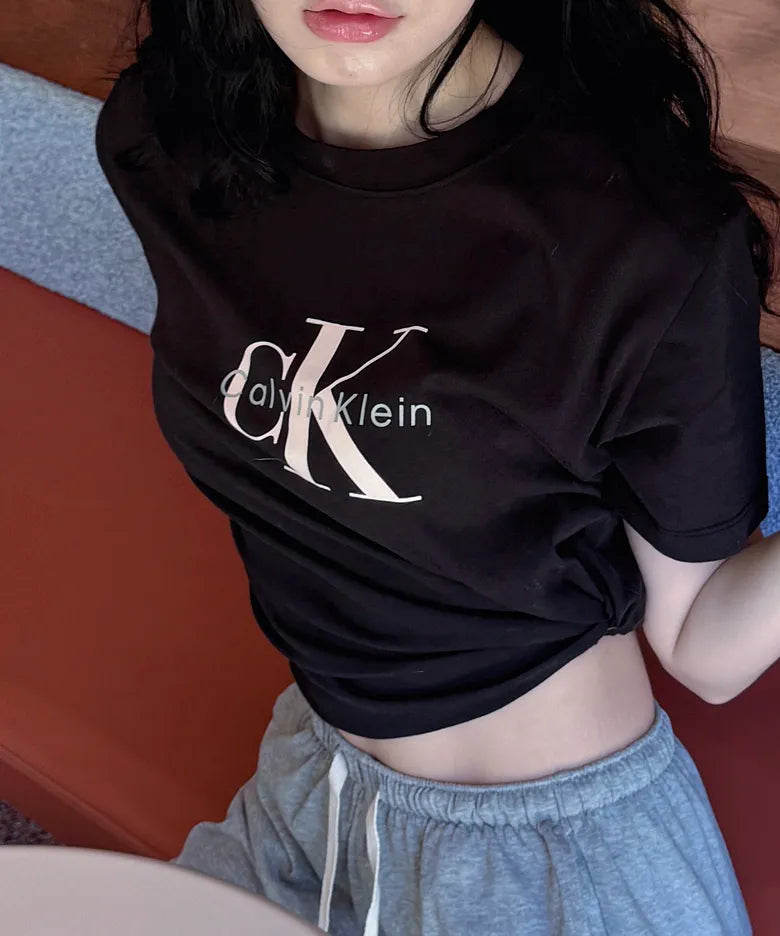 [Calvin Klein] Women’s Monogram Logo Short Sleeve T-Shirt (Black)