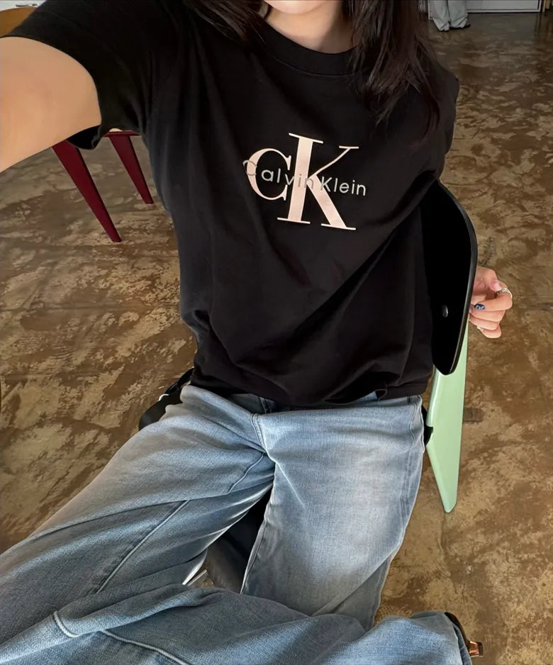 [Calvin Klein] Women’s Monogram Logo Short Sleeve T-Shirt (Black)