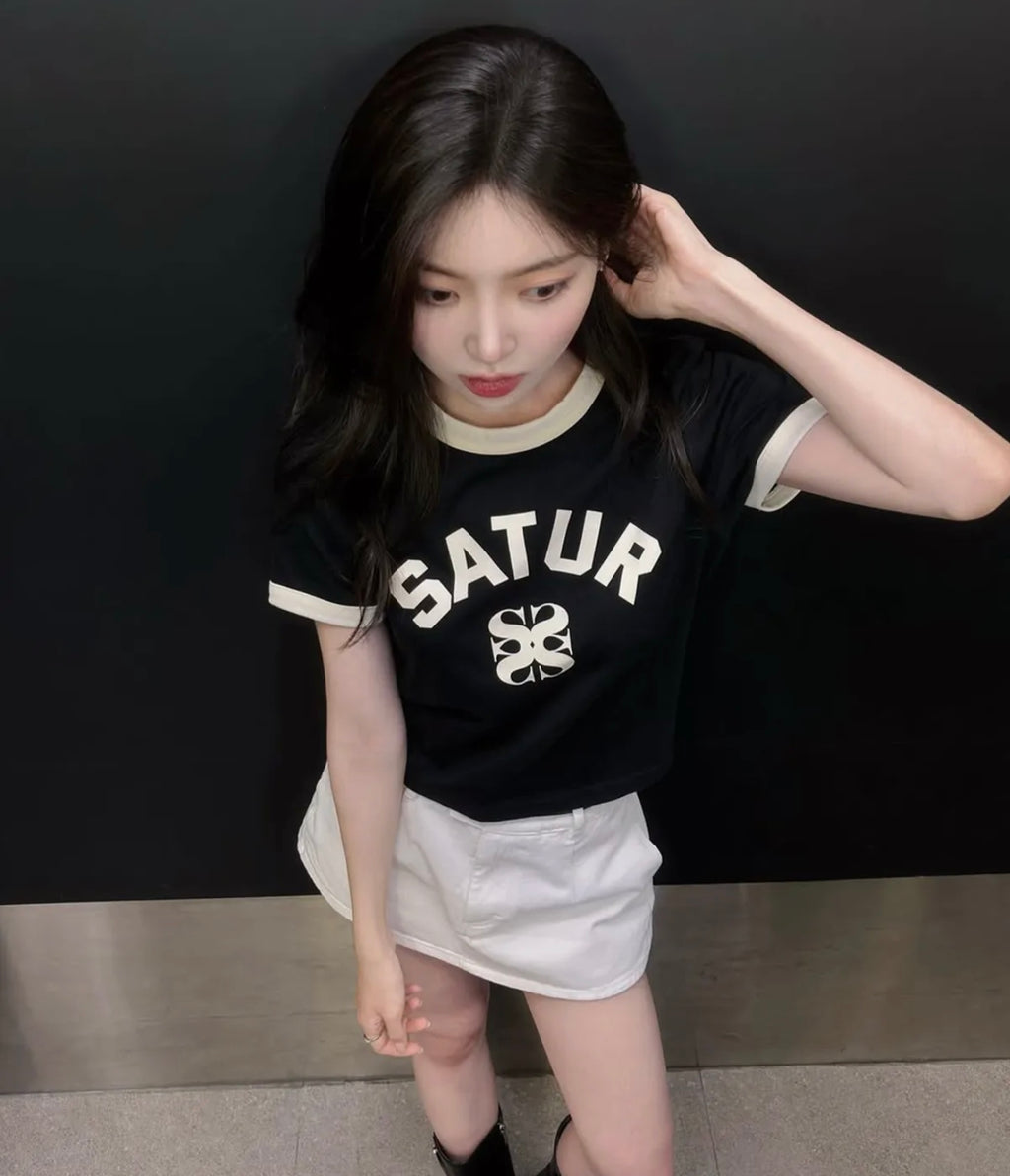 [SATUR] Shin Ye-eun’s PICK (W) Arch Logo Ringer Short Sleeve T-shirt